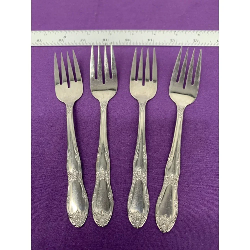 Oneida Fenway Stainless Flatware (4) 6.5